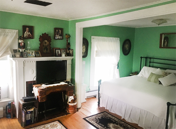 The Edgewood Suite at A Place in Time Bed and Breakfast in Newport Center, VT